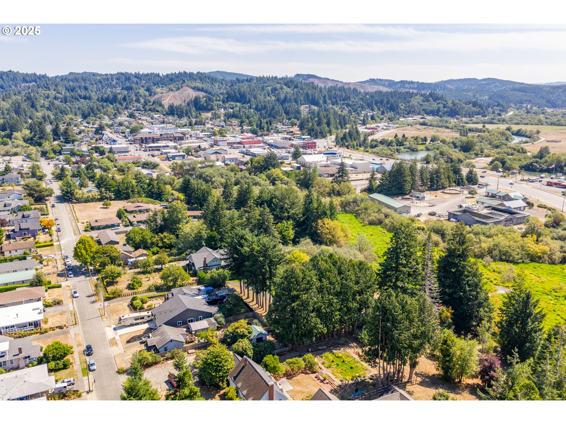 547 West Fourth Street Coquille, OR 97423 - Photo 3 of 48 a view of a city