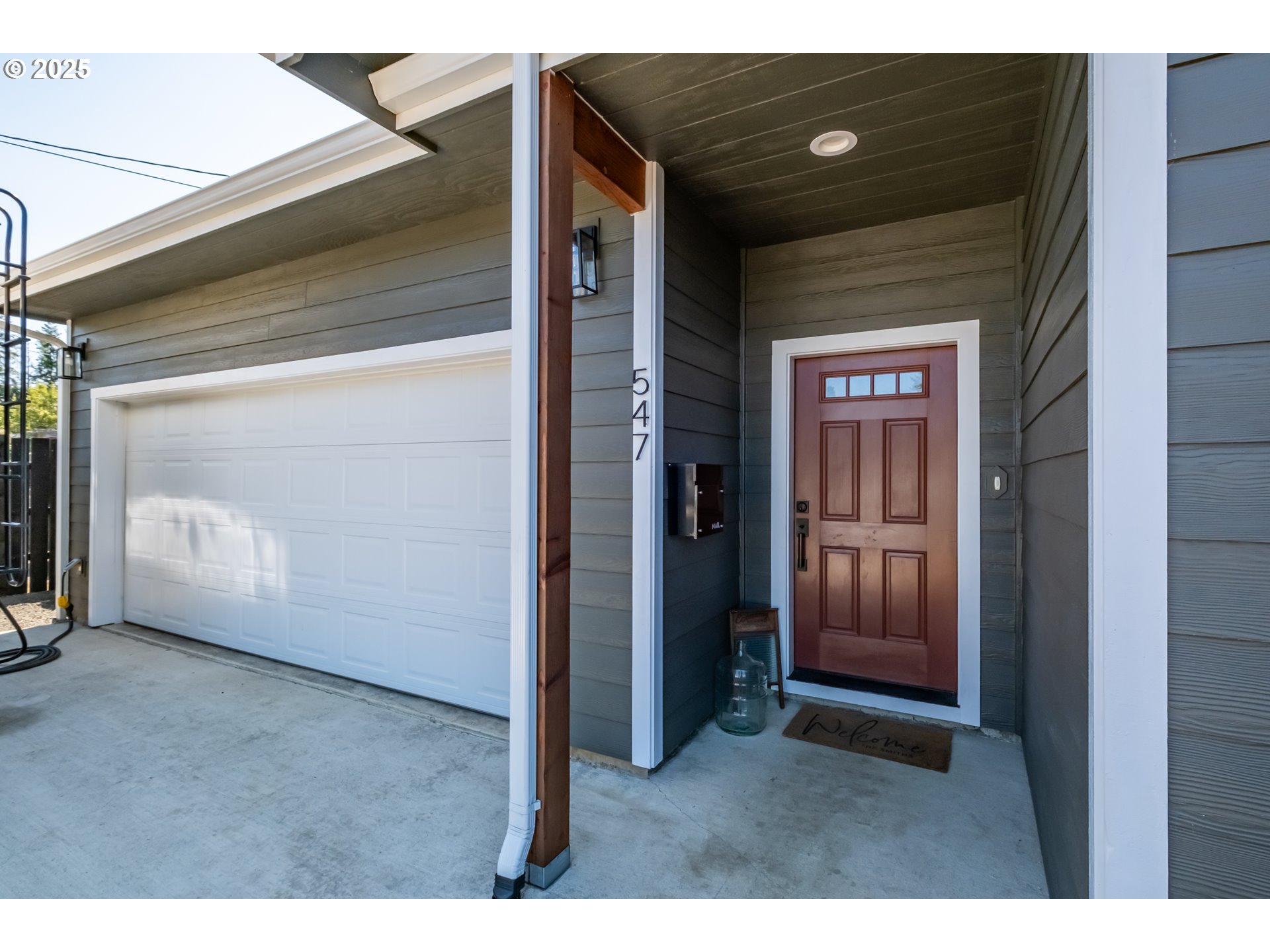 547 West Fourth Street Coquille, OR 97423 - Photo 5 of 48 a view of an entryway door
