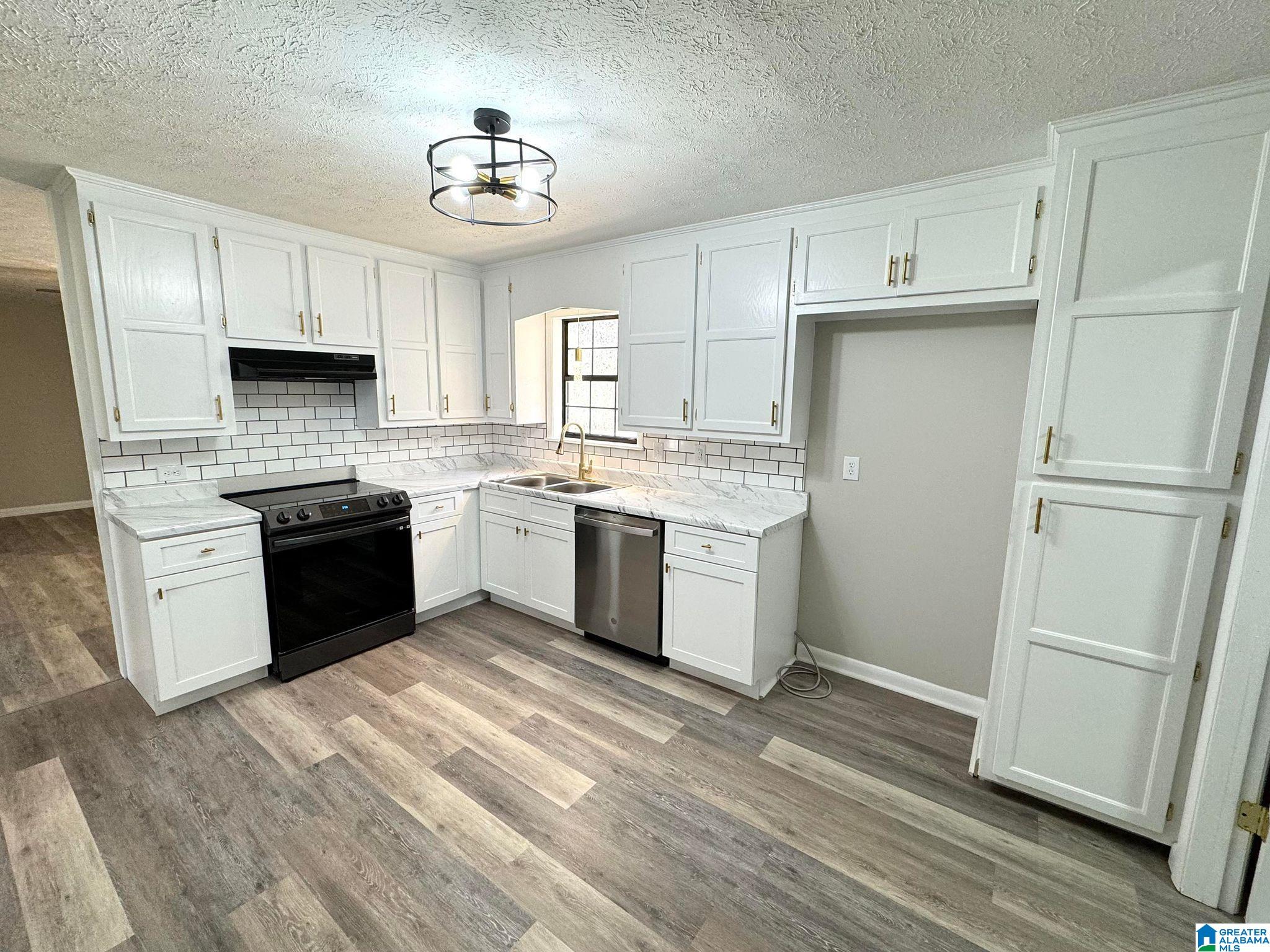 910 Ivan Drive Southwest Jacksonville, AL 36265 - Photo 2 of 19