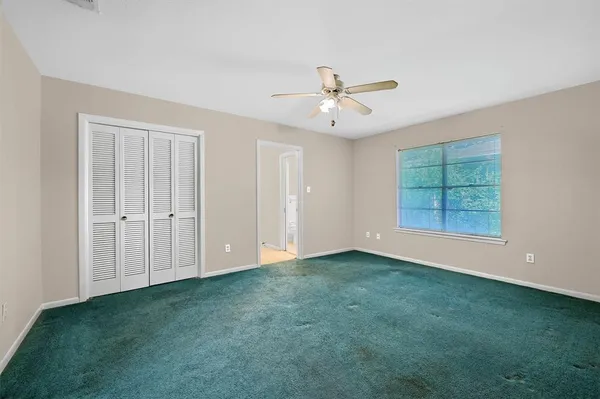 a view of empty room with window