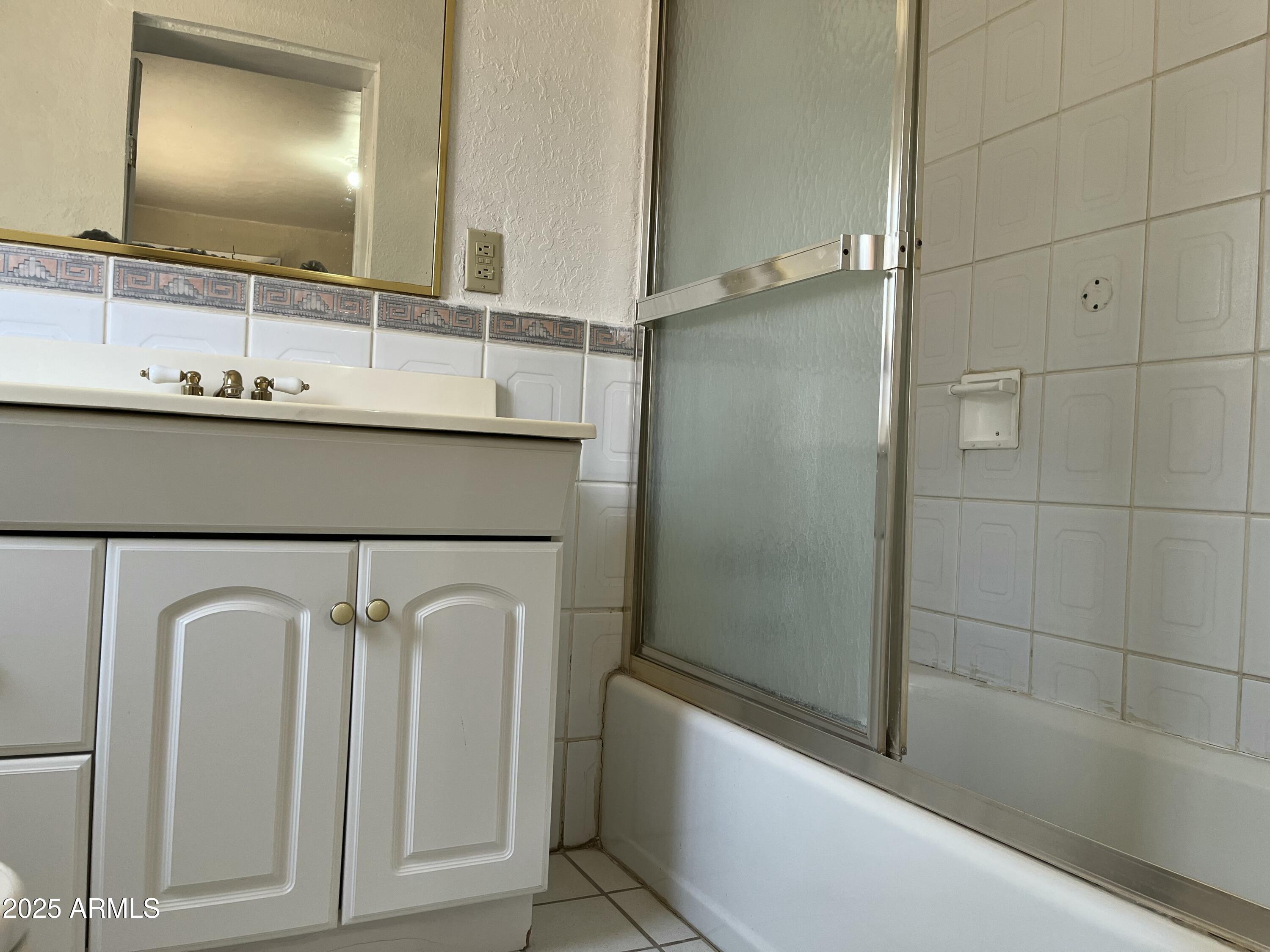 1324 6th Green Street Douglas, AZ 85607 - Photo 13 of 20 a bathroom with a bathtub and a double vanity sink