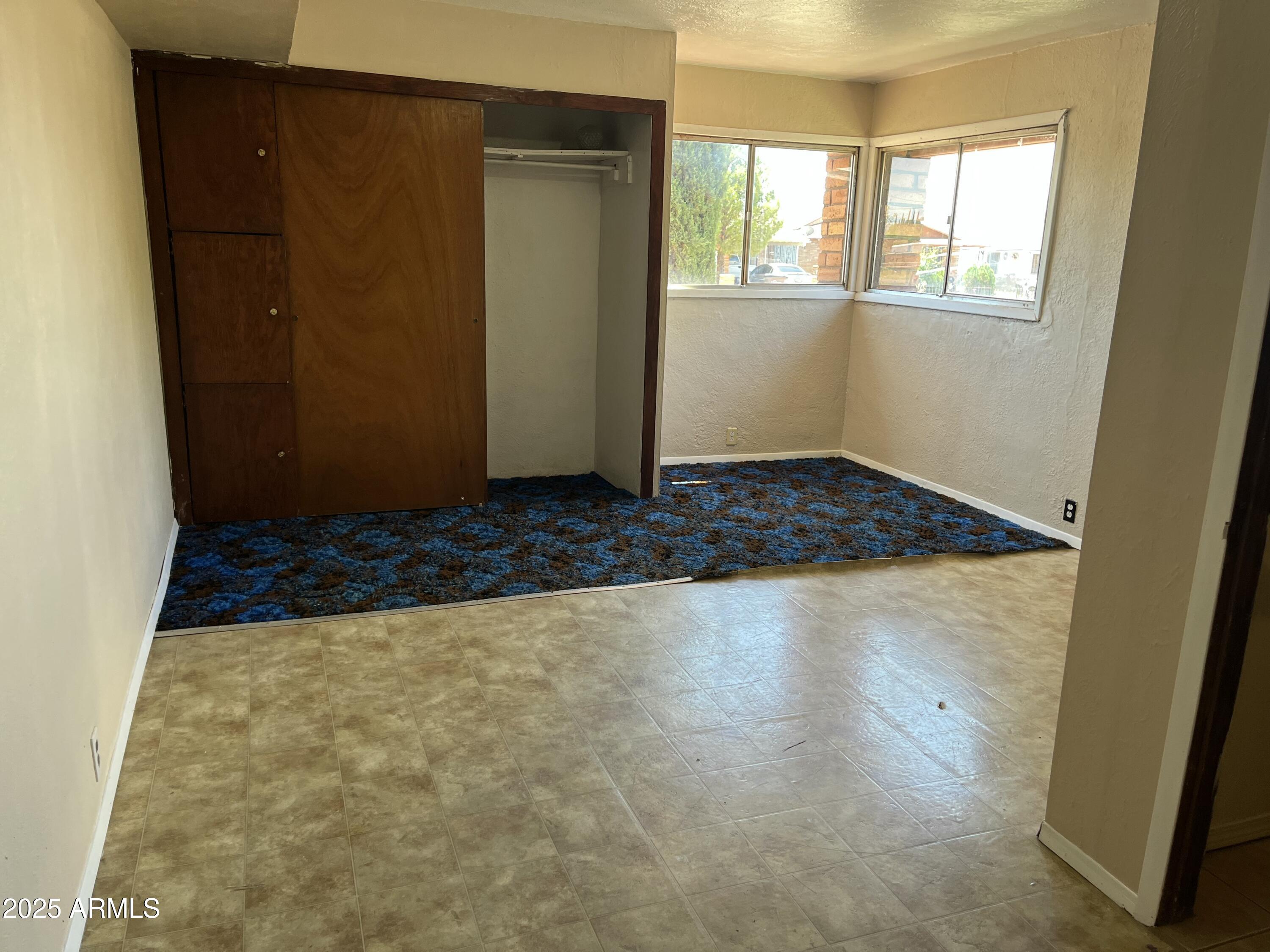 1324 6th Green Street Douglas, AZ 85607 - Photo 6 of 20 a view of an empty room and window