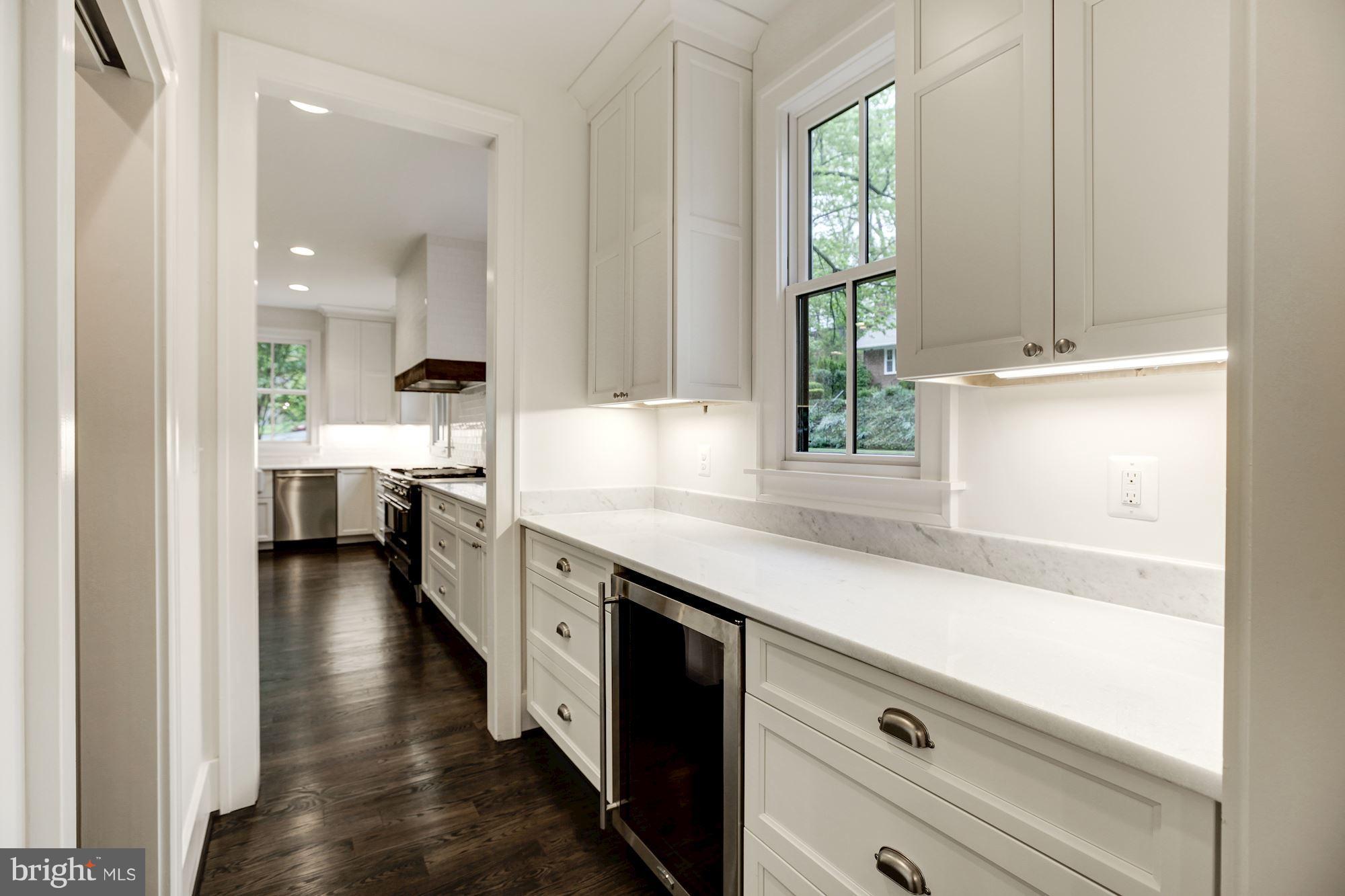 3030 North Stuart Street Arlington, VA 22207 - Photo 11 of 29 a view of a kitchen with a window