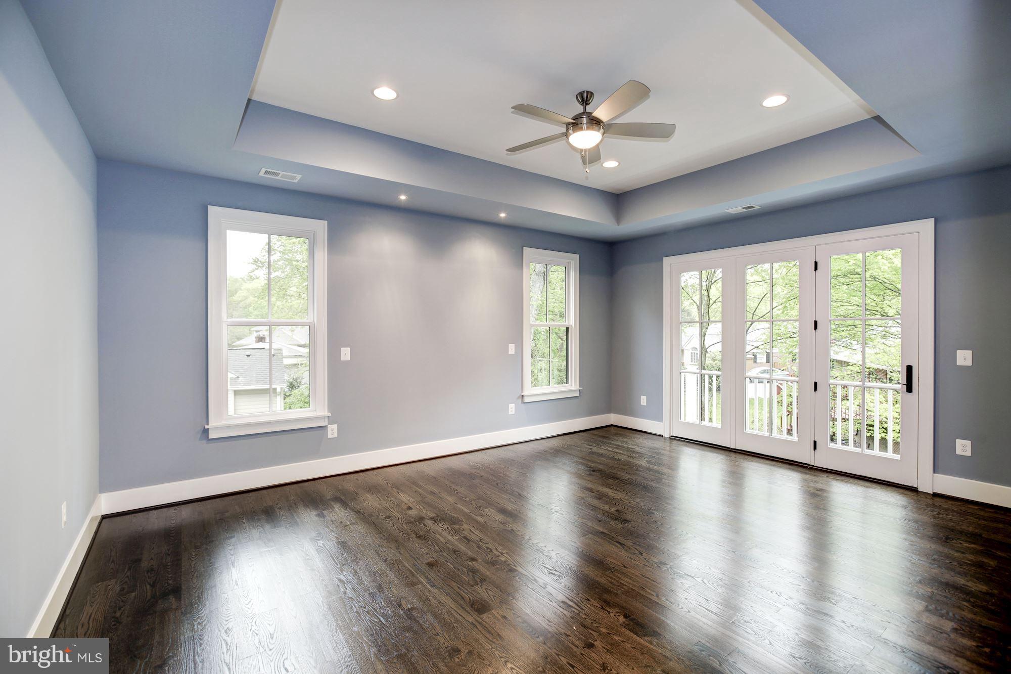 3030 North Stuart Street Arlington, VA 22207 - Photo 14 of 29 a view of an empty room with wooden floor and a window