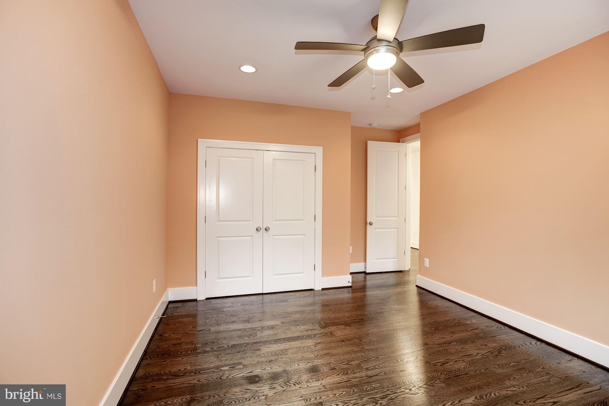 3030 North Stuart Street Arlington, VA 22207 - Photo 22 of 29 a view of empty room with wooden floor and fan
