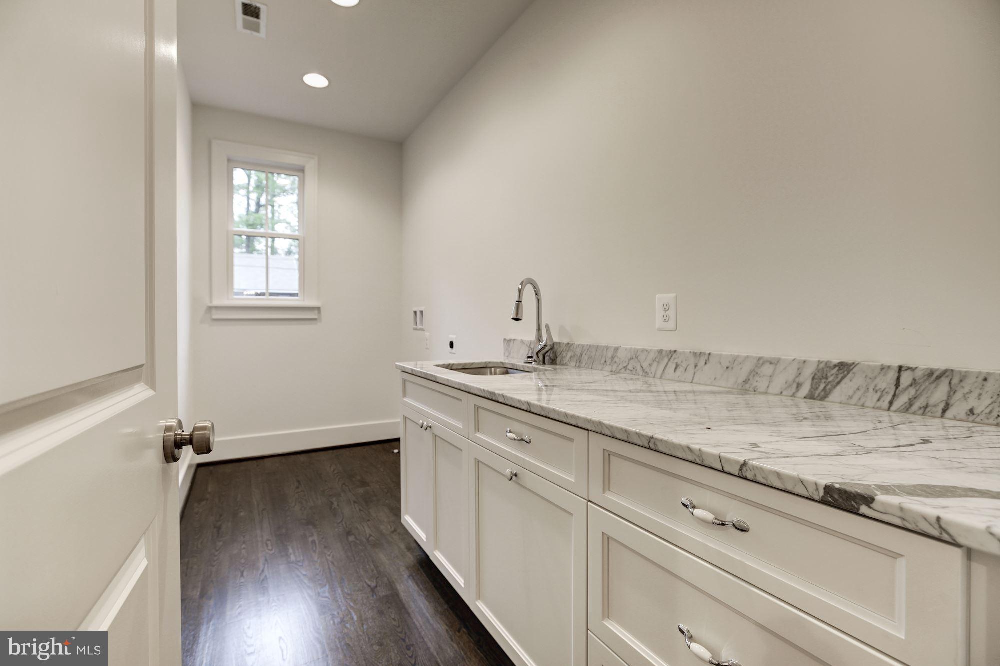 3030 North Stuart Street Arlington, VA 22207 - Photo 24 of 29 a view of a kitchen with sink and dishwasher