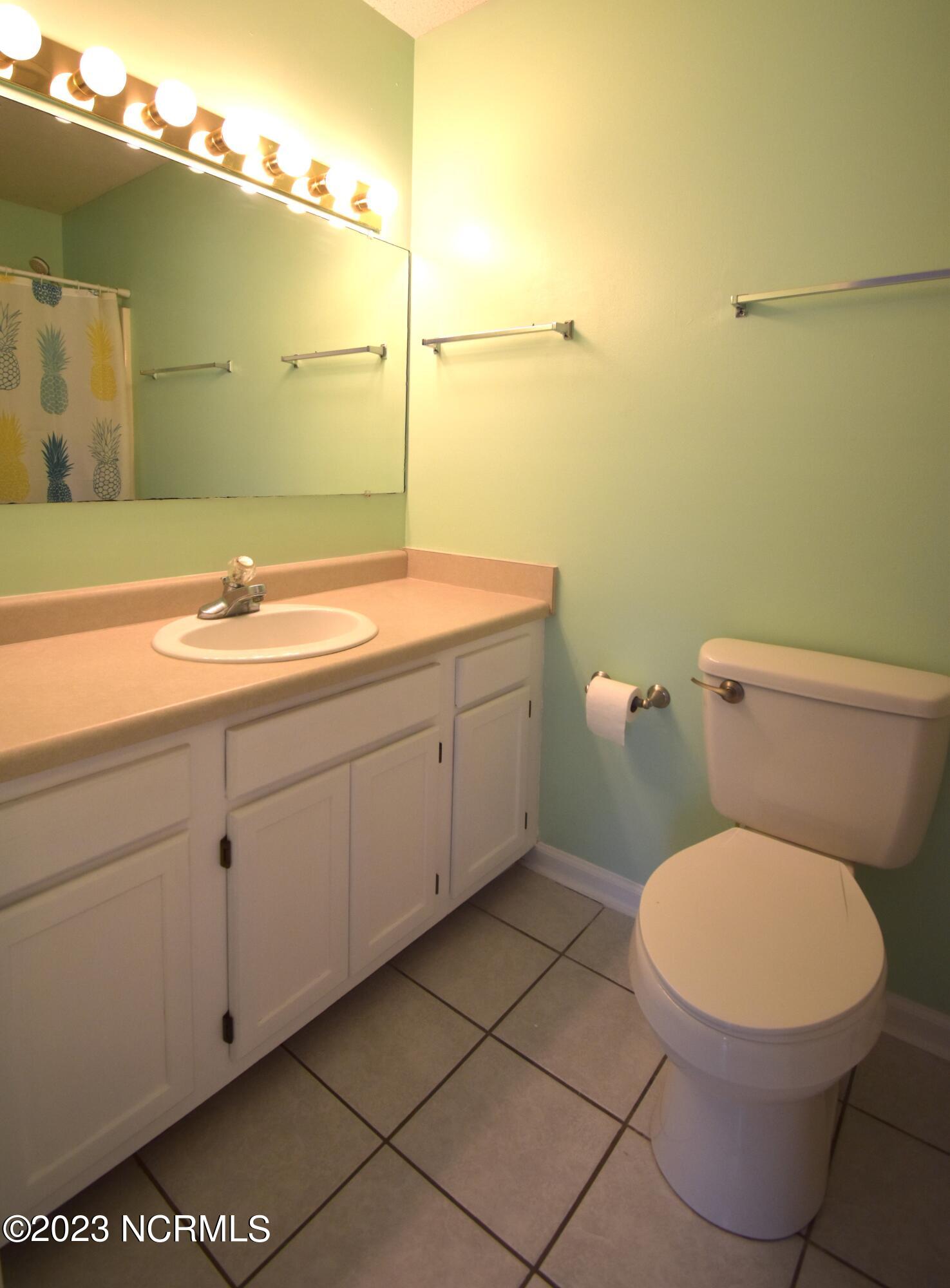 279 Parnell Road Hubert, NC 28539 - Photo 16 of 25 Hall bath