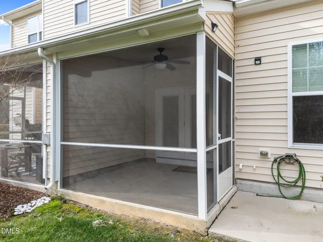 a view of entryway with a outdoor space