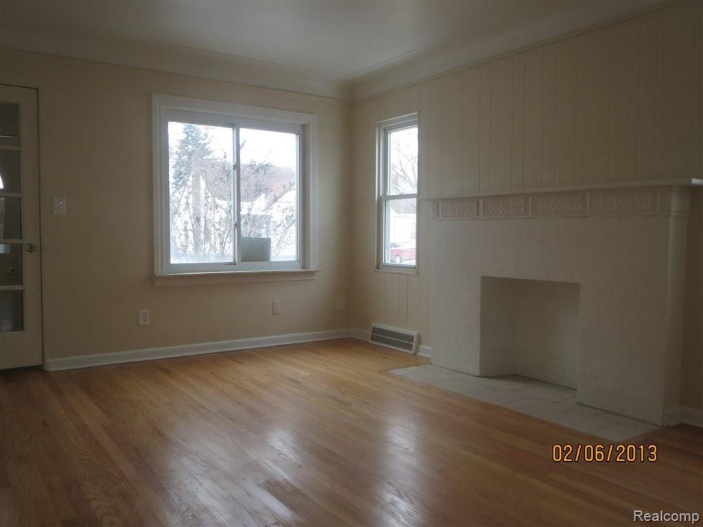 8075 Sterling Street Center Line, MI 48015 - Photo 5 of 13 Living Room.jpg