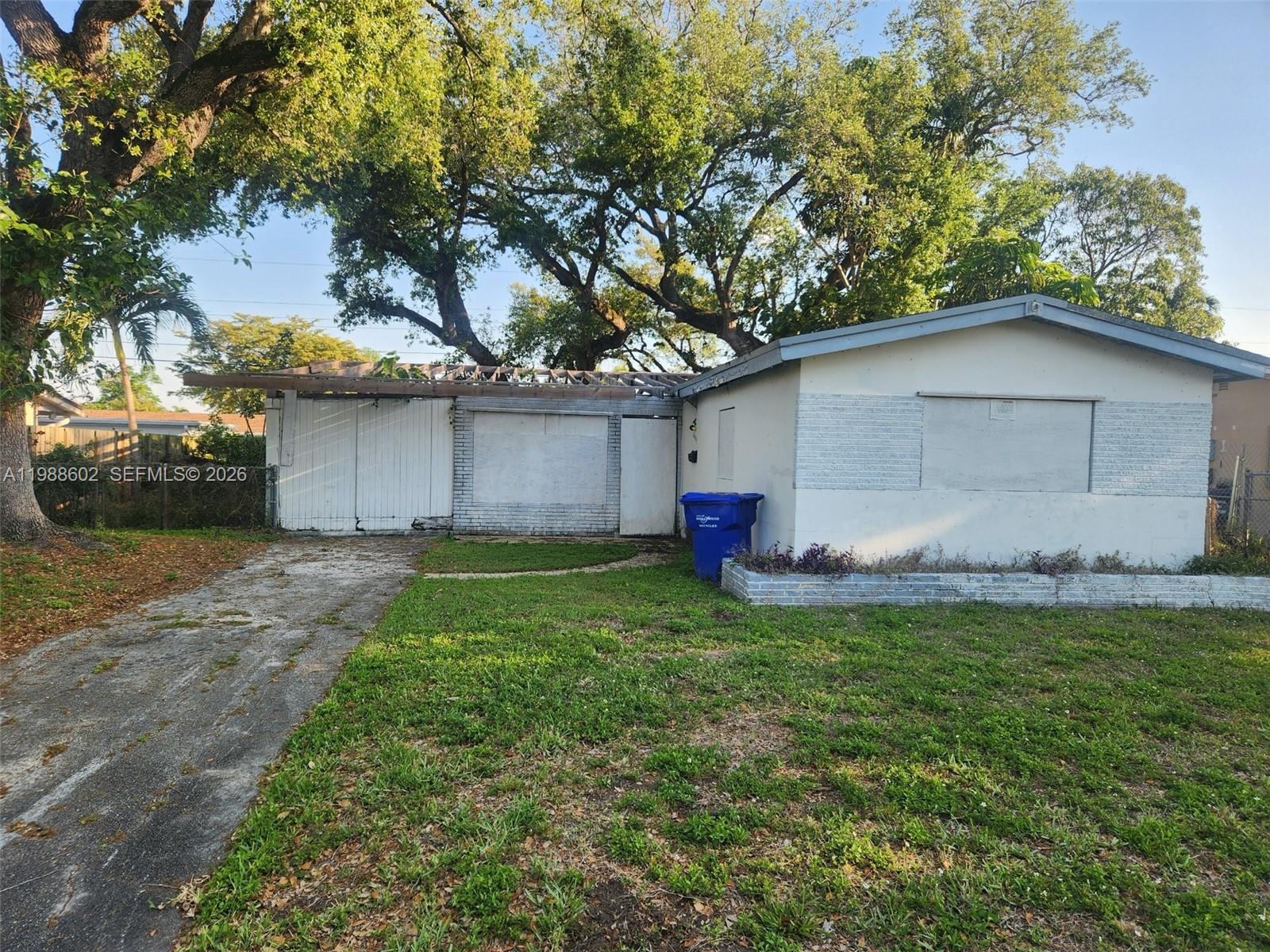 a view of a back yard of the house