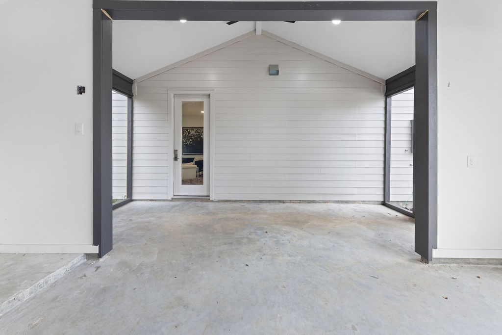 9630 Burden Street Houston, TX 77093 - Photo 15 of 16 an empty room with windows