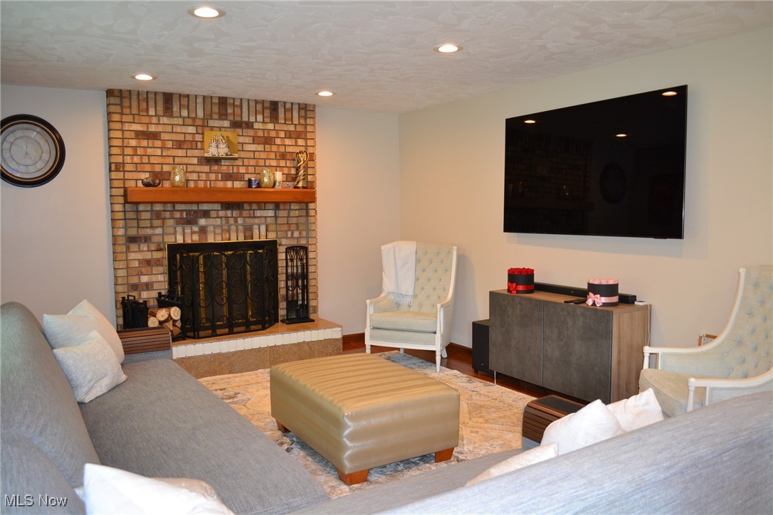 36145 Bainbridge Road Solon, OH 44139 - Photo 4 of 48 Gallery Image 4