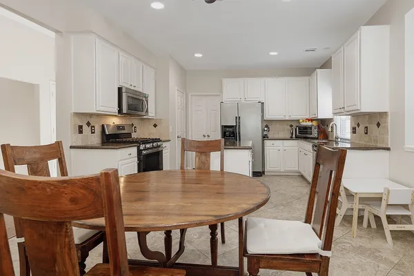 $2,700 | 174 South Winterport Circle, The Woodlands, TX 77382