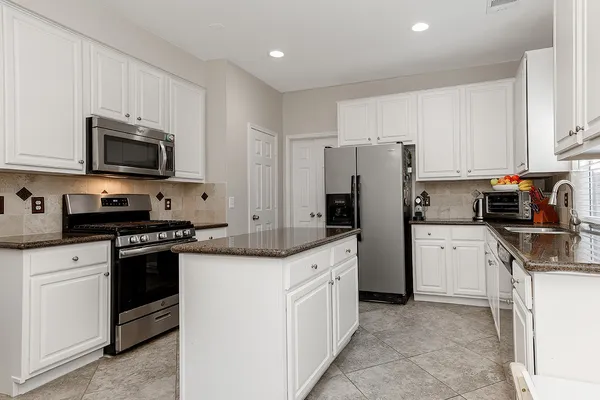 $2,700 | 174 South Winterport Circle, The Woodlands, TX 77382