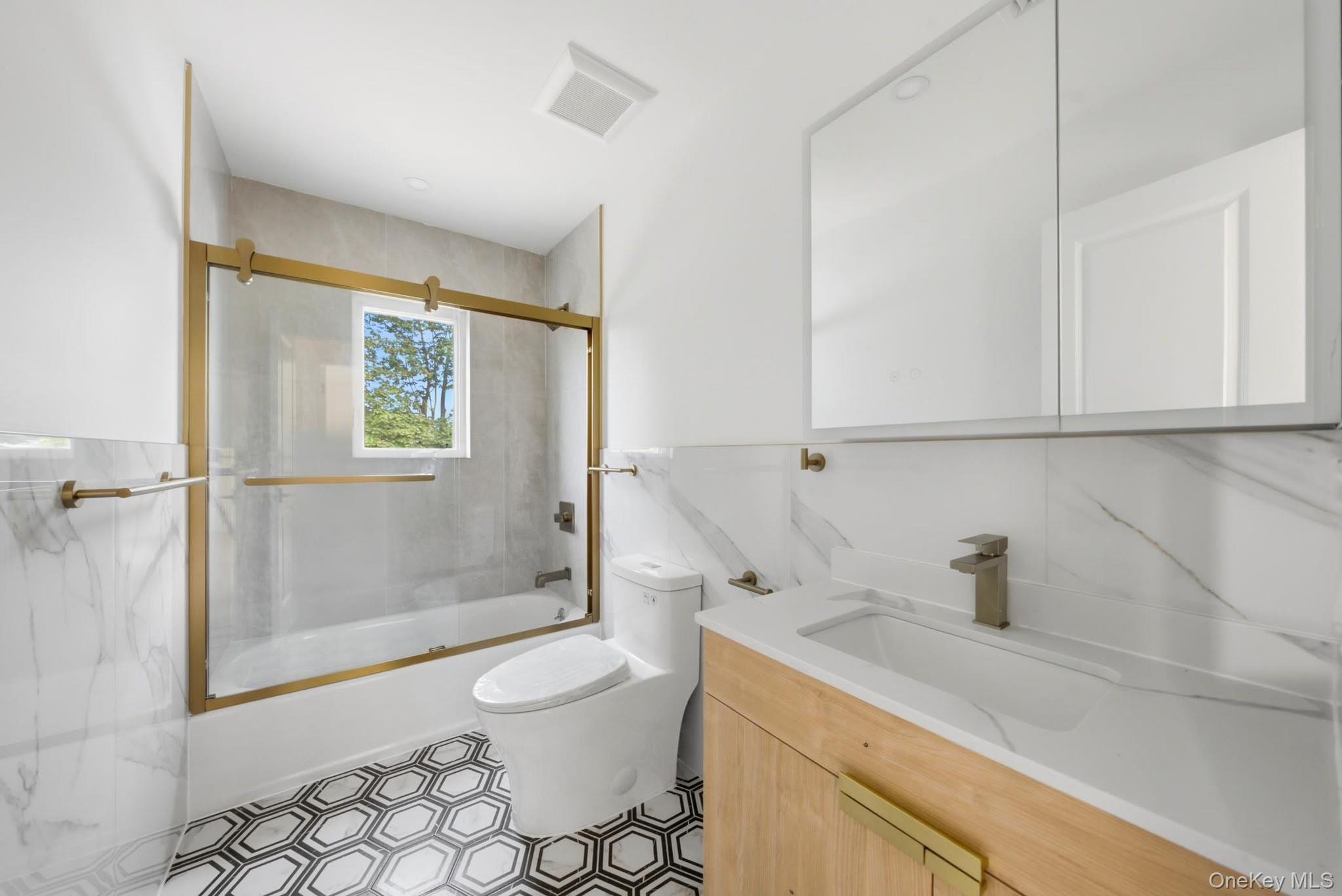 136 Udall Road West Islip, NY 11795 - Photo 21 of 36 Gallery Image 21