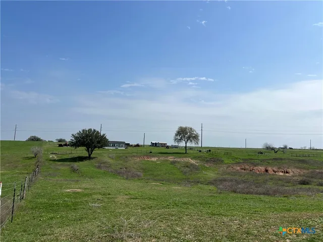 $395,000 | 847 Hefner Lane, Cuero, TX 77954