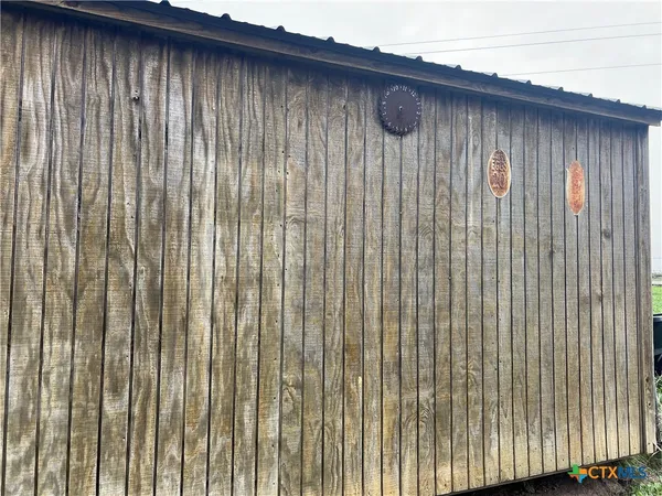 a view of a back yard