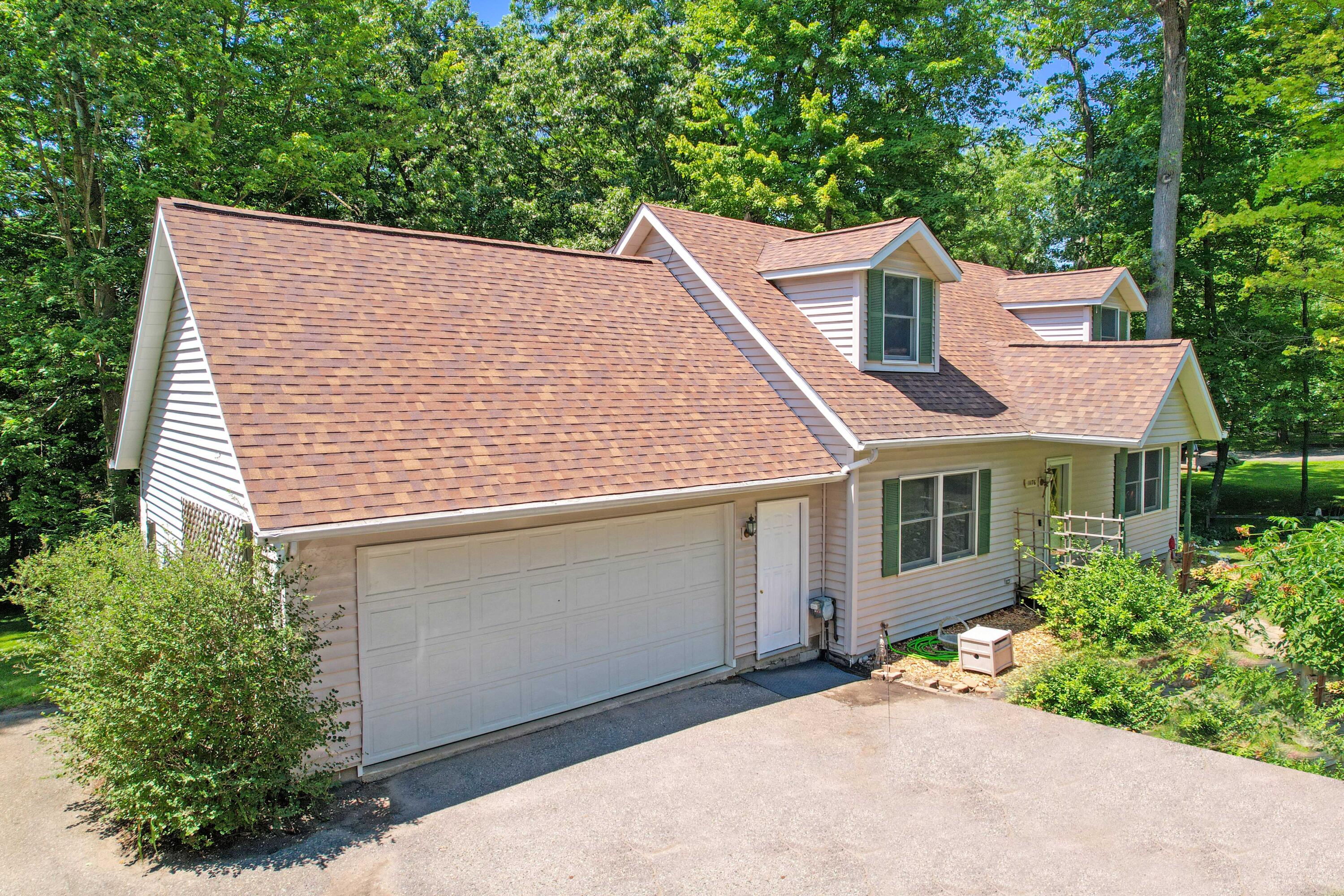 11176 Mcgregor Road Pinckney, MI 48169 - Photo 31 of 49 Front of House