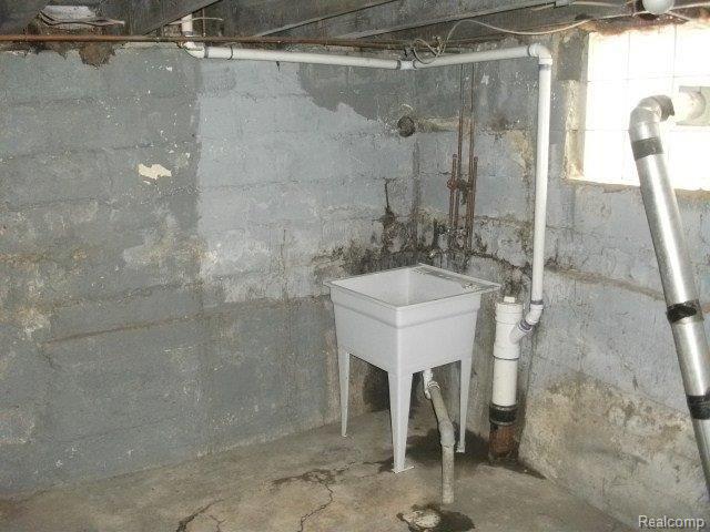 18591 Reed Street Melvindale, MI 48122 - Photo 20 of 20 10-20-11 026.jpg