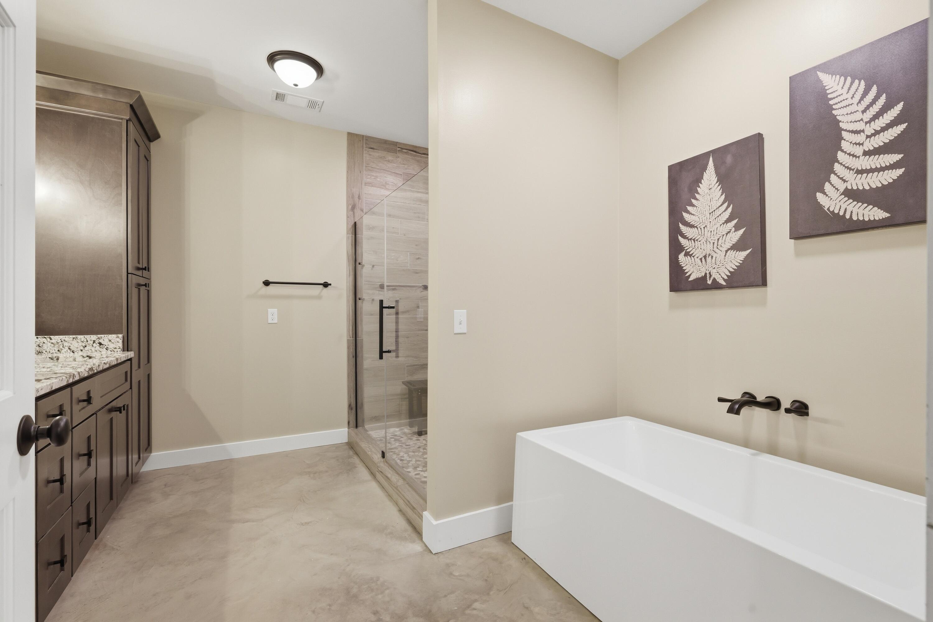 5279 State Line Road East Hazel, KY 42049 - Photo 29 of 93 Primary Bath - Freestanding Tub - First Level