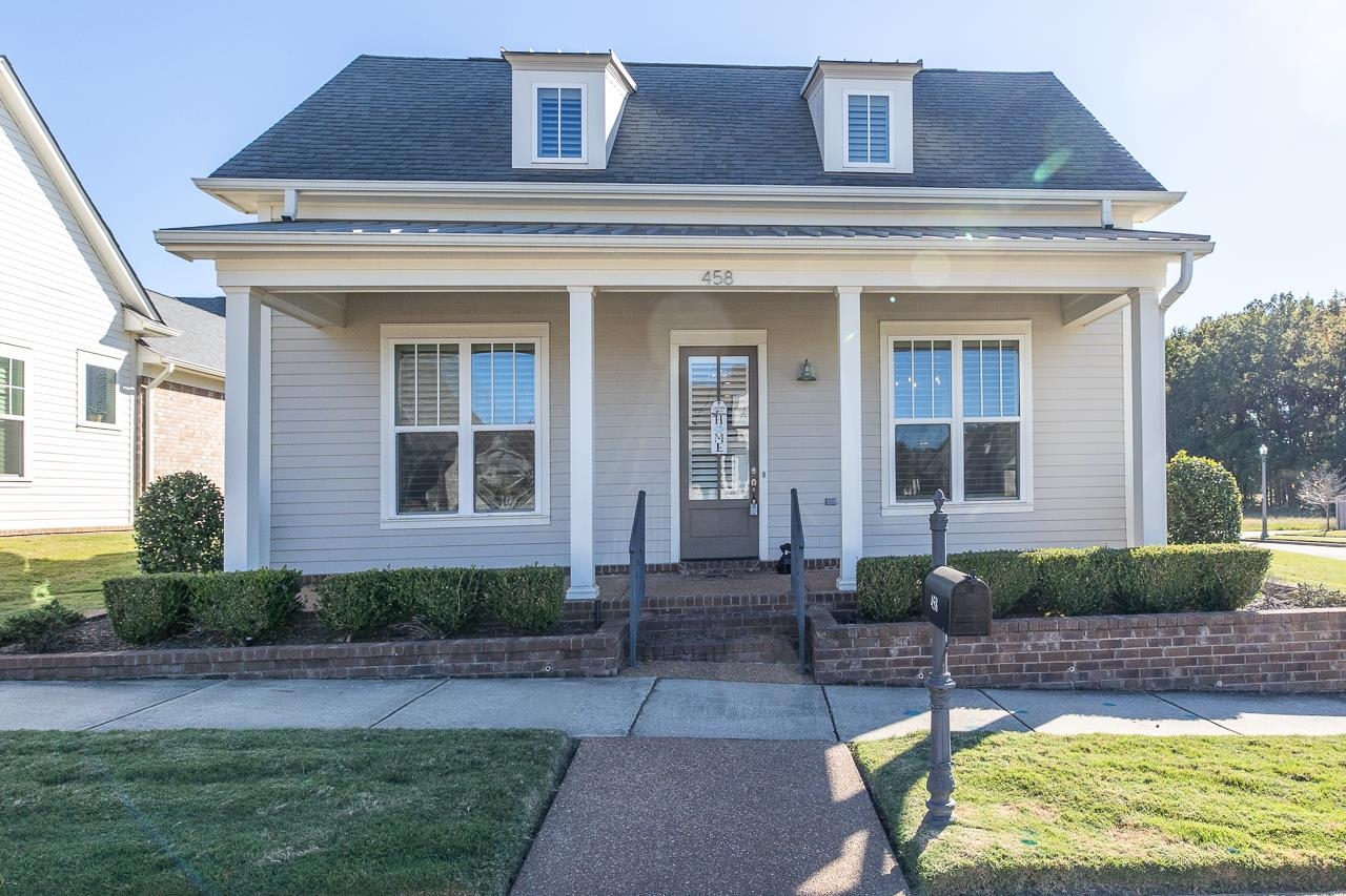 458 South Shea Road Collierville, TN 38017 - Photo 1 of 27 View of front facade with covered porch and a front lawn