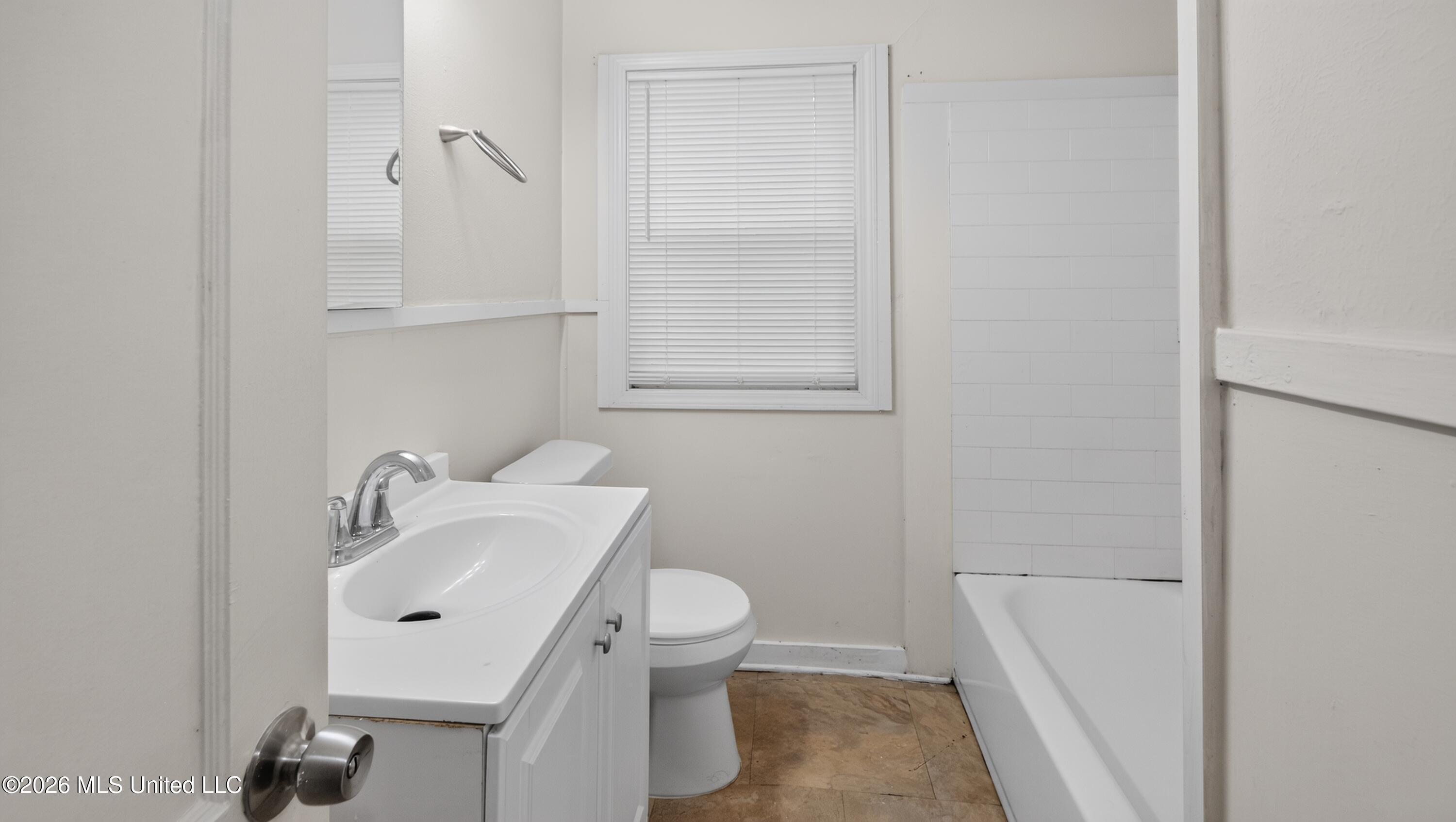 609 Launcelot Road Jackson, MS 39206 - Photo 25 of 30 28_609_Launcelot_Rd-Bathroom-0410