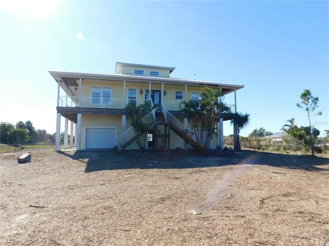a view of entryway livingroom and hall