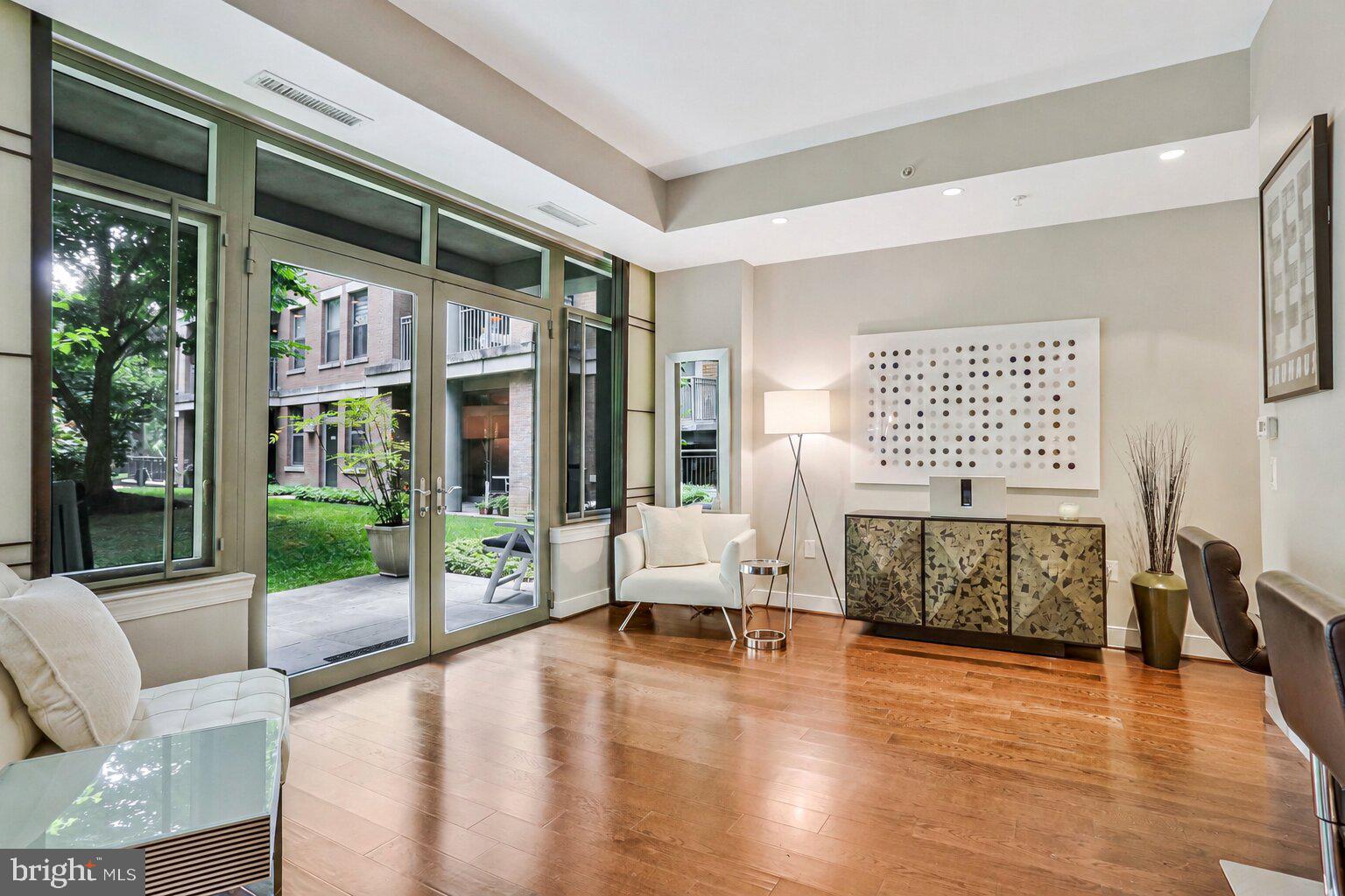 2425 L Street Northwest, Unit 211 Washington, DC 20037 - Photo 4 of 26