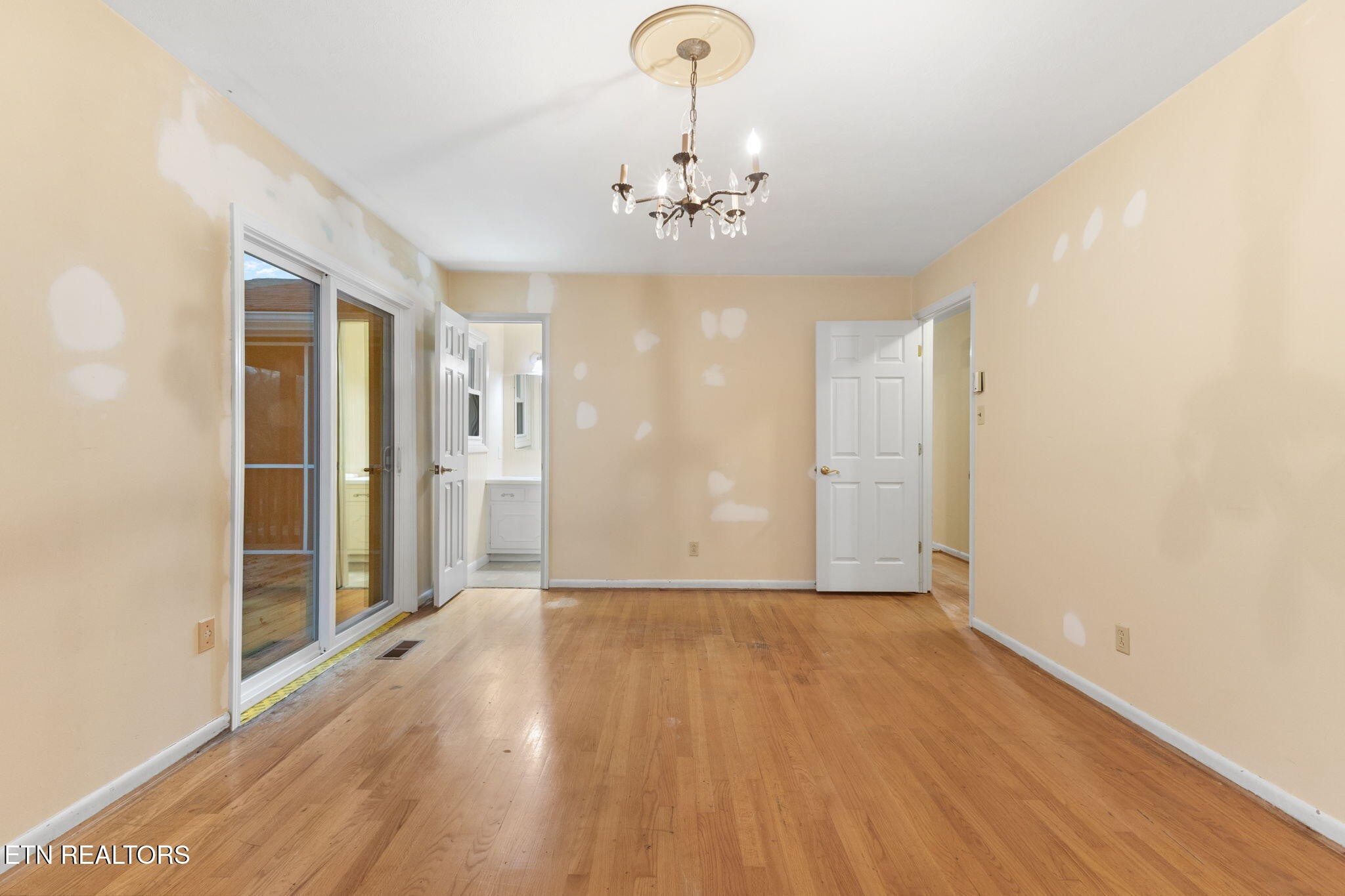 101 Albright Road Oak Ridge, TN 37830 - Photo 17 of 37 a view of an empty room with a window