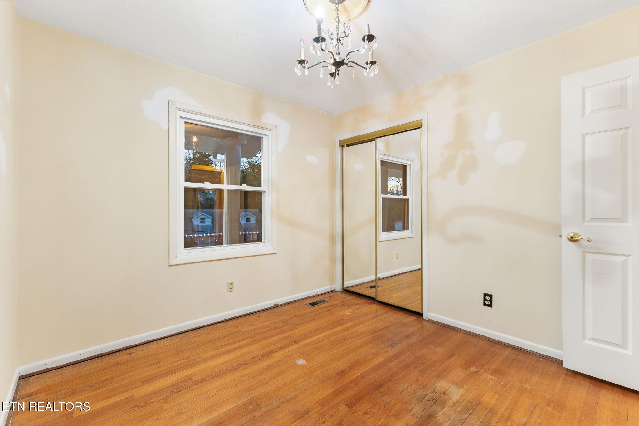 101 Albright Road Oak Ridge, TN 37830 - Photo 20 of 37 a view of an empty room with wooden floor and a window