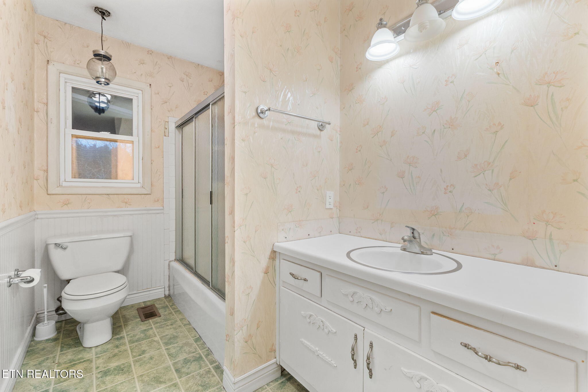 101 Albright Road Oak Ridge, TN 37830 - Photo 23 of 37 a bathroom with a sink toilet and shower