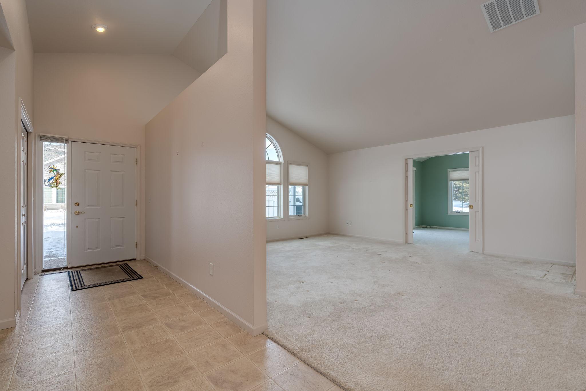 731 Grayhawk Circle Mankato, MN 56001 - Photo 4 of 32