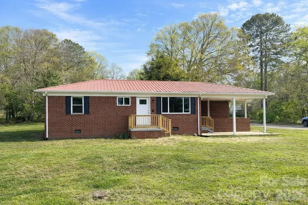 $205,000 | 3502 1st Ave Circle Northwest, Hickory, NC 28601