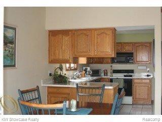 3364 Benstein Road Commerce Township, MI 48382 - Photo 7 of 11 KITCHEN & DINING