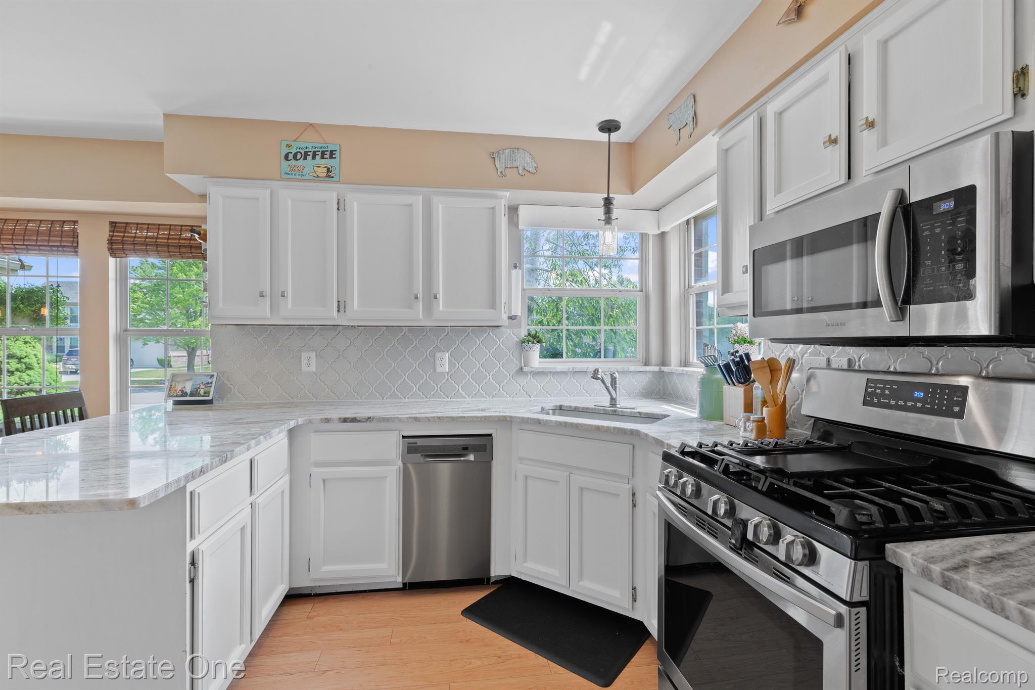 44638 Ridgefield Road Canton, MI 48188 - Photo 5 of 21 MORE KITCHEN !!!