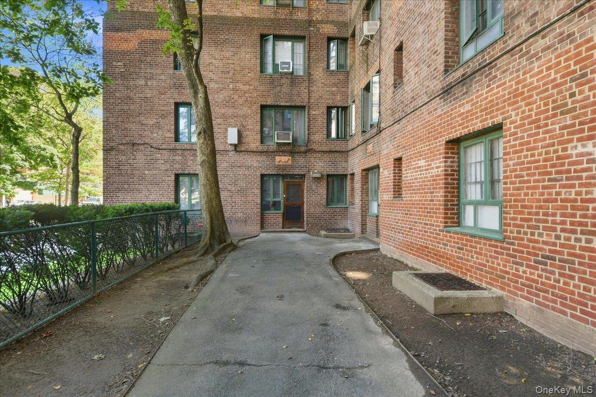 1589 Unionport Road, Unit ME Bronx, NY 10462 - Photo 15 of 16 Gallery Image 15