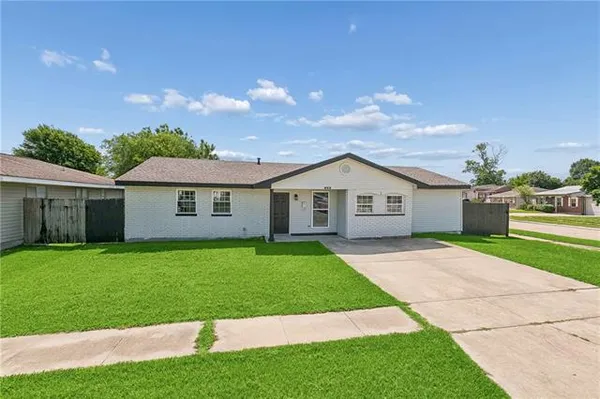 $300,000 | 669 Taylorbrook Drive, Gretna, LA 70056