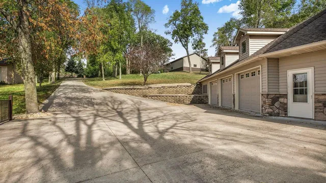 $839,900 | 25399 Daventry Road, Paynesville, MN 56362