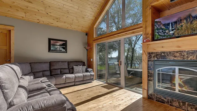 $839,900 | 25399 Daventry Road, Paynesville, MN 56362