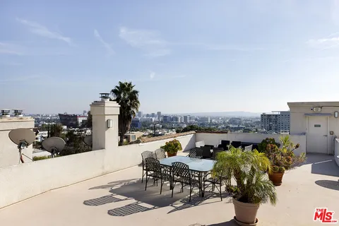 a picture of city view