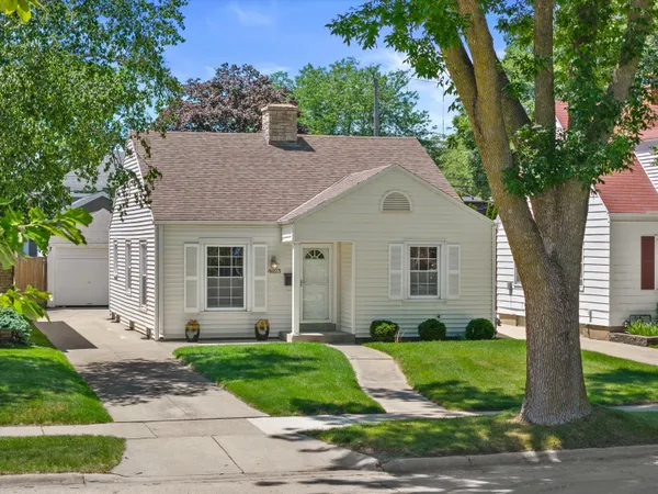 $399,900 | 4823 North Hollywood Avenue, Whitefish Bay, WI 53217
