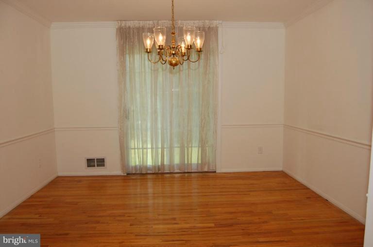 9205 Wooden Bridge Road Potomac, MD 20854 - Photo 17 of 25 Dining Room