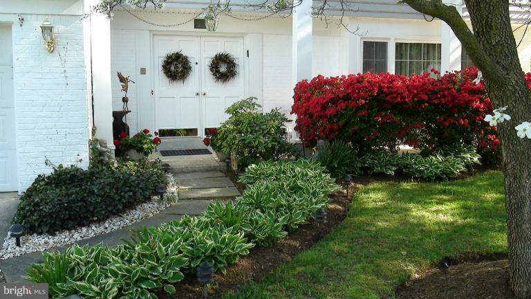 9205 Wooden Bridge Road Potomac, MD 20854 - Photo 19 of 25 Exterior (General)