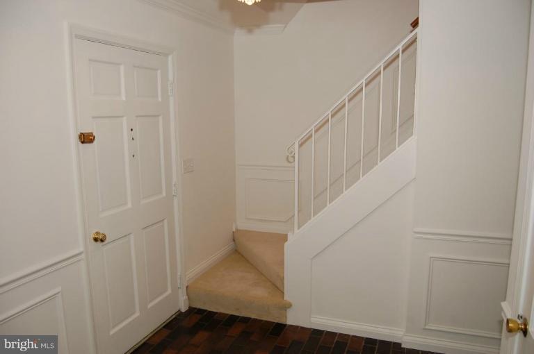 9205 Wooden Bridge Road Potomac, MD 20854 - Photo 3 of 25 Interior (General)