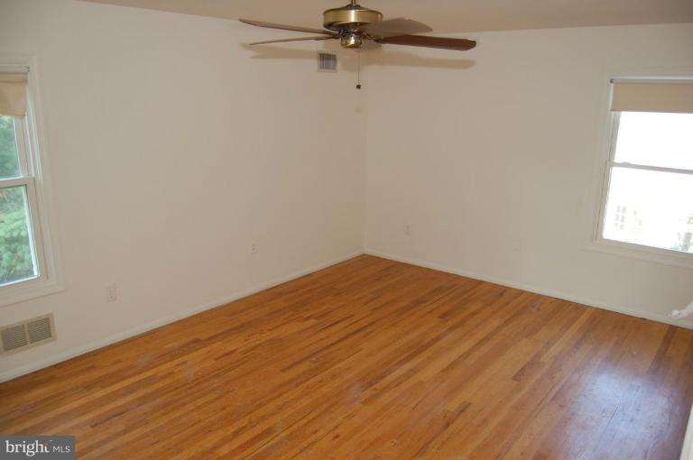 9205 Wooden Bridge Road Potomac, MD 20854 - Photo 4 of 25 Bedroom