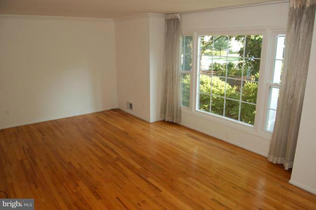 9205 Wooden Bridge Road Potomac, MD 20854 - Photo 5 of 25 Interior (General)