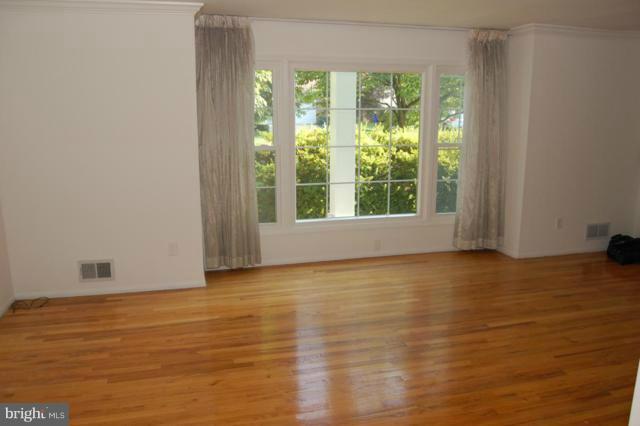 9205 Wooden Bridge Road Potomac, MD 20854 - Photo 7 of 25 Interior (General)
