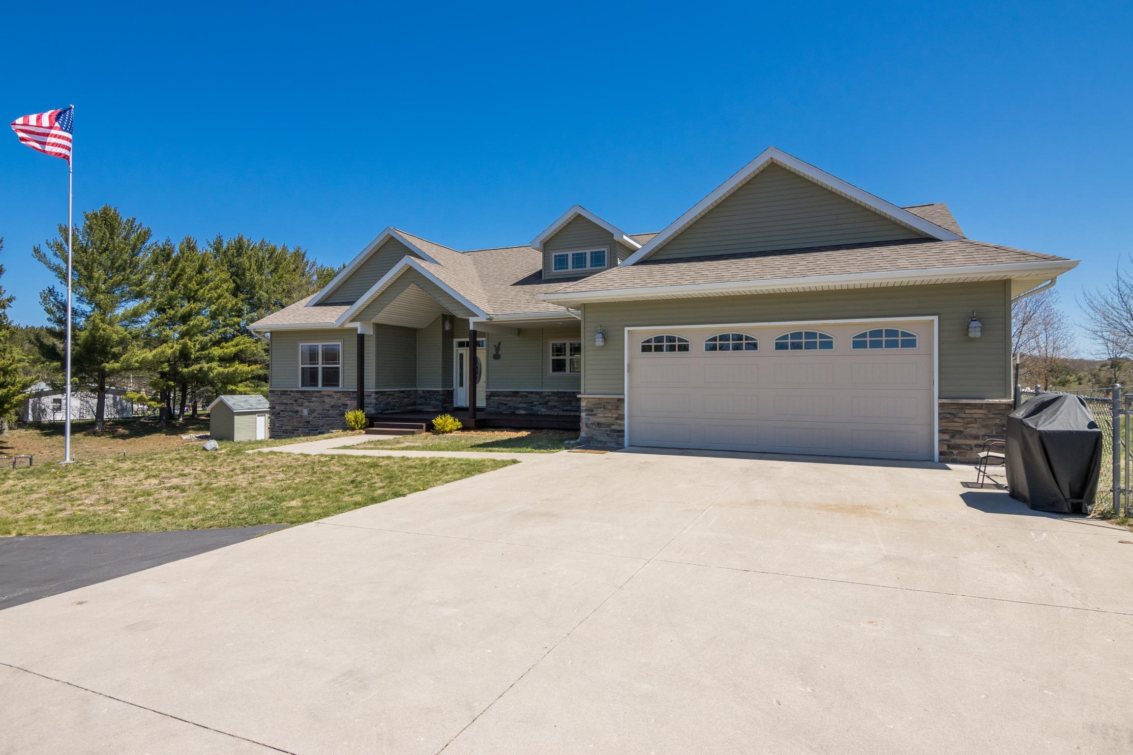 8233 Barney Road Traverse City, MI 49684 - Photo 3 of 40