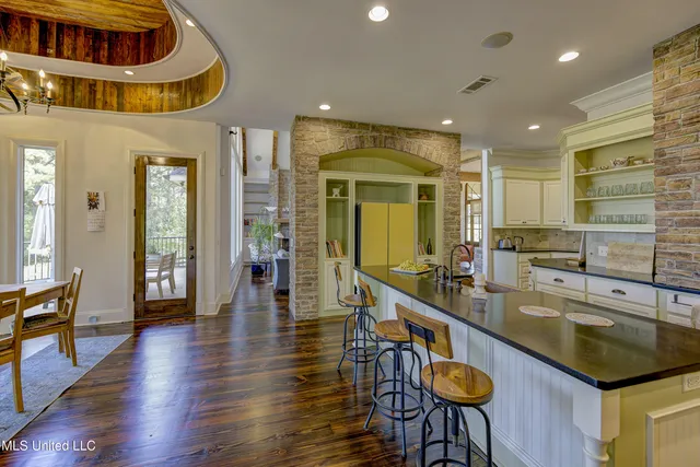 $995,000 | 626 Cedar Hill Road, Flora, MS 39071