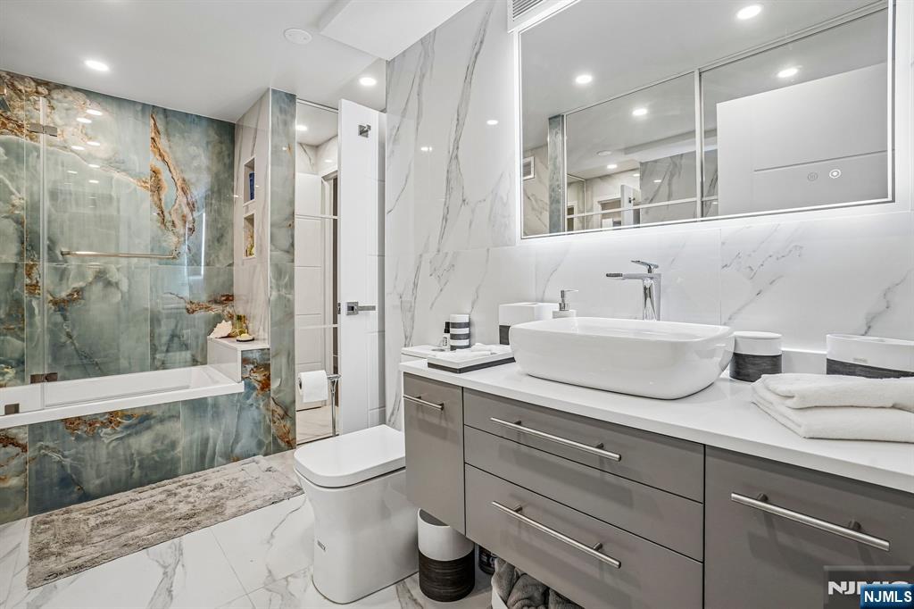 1055 River Road, Unit 408 Edgewater, NJ 07020 - Photo 19 of 34